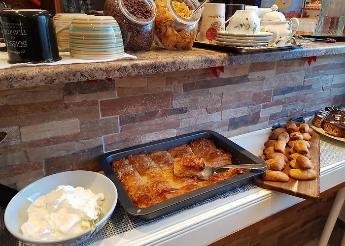 Petra & Elato Art Hotel *